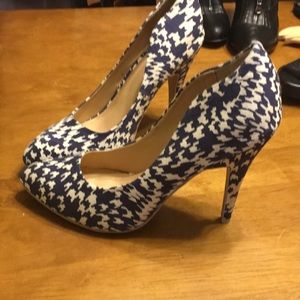 Blue/white pattern heel